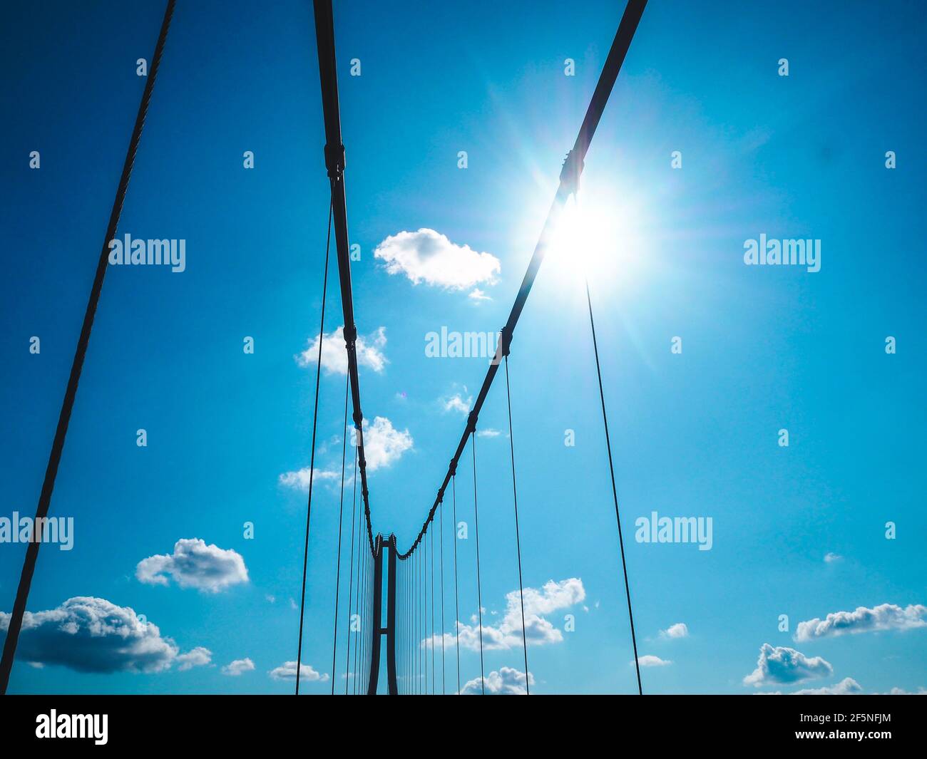 Belle passerelle Mishima avec ciel bleu au japon Banque D'Images