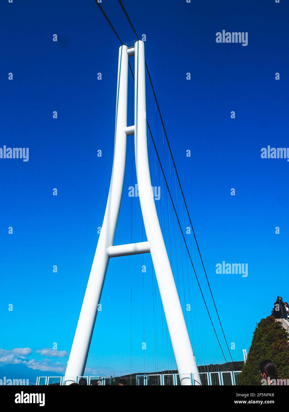 Belle passerelle Mishima avec ciel bleu au japon Banque D'Images