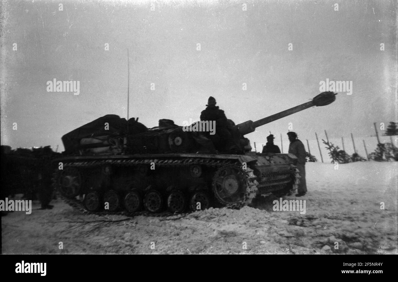 Wehrmacht Heer Sturmgeschütz III StuG III Ausführung / Ausf. F/8 Ostfront - arme d'assaut de l'armée allemande Sturmgeschutz III Mark F8 / Mk. F8 Banque D'Images