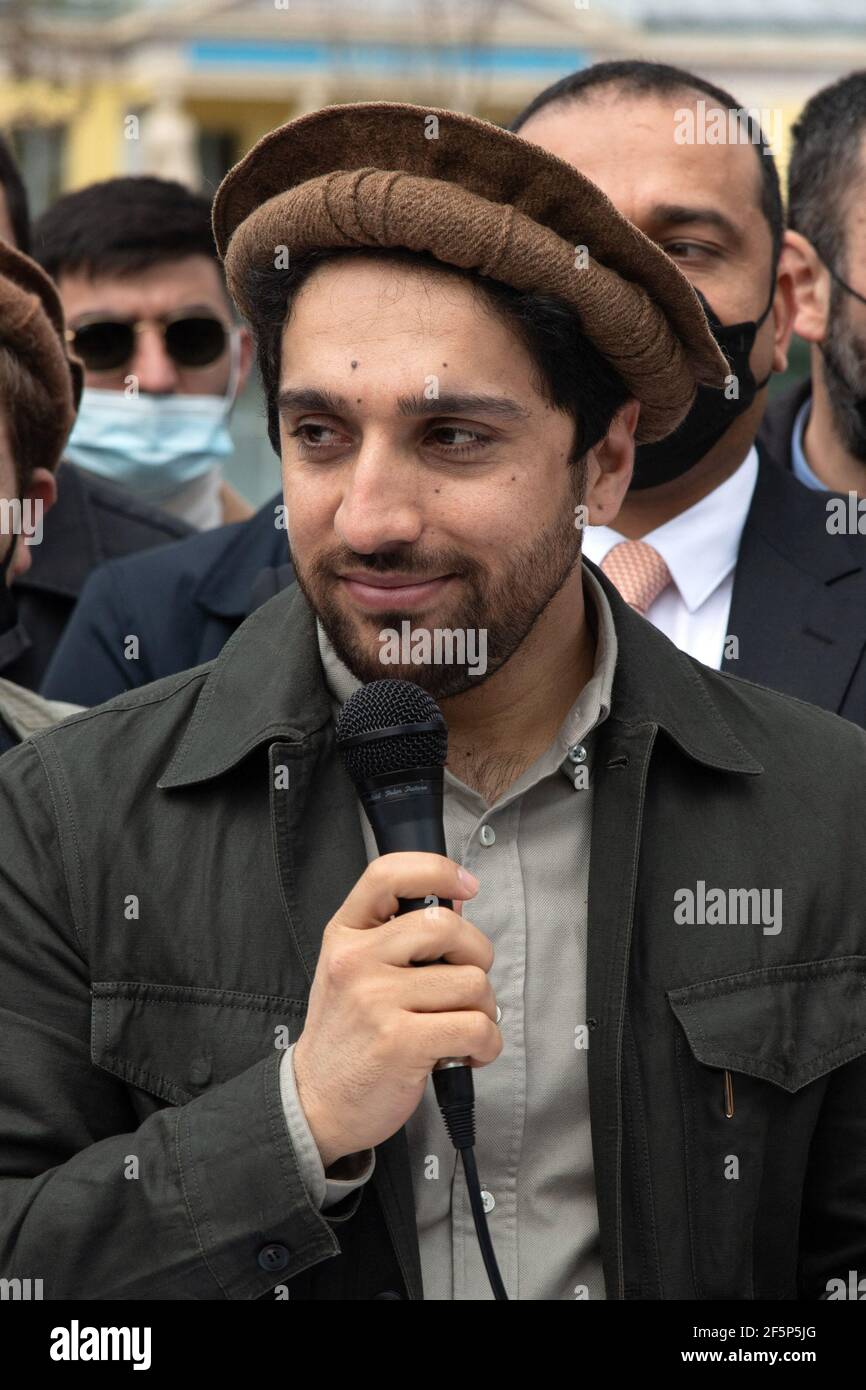 France. 27 mars 2021. Ahmad Massoud, fils du défunt commandant afghan Ahmad  shah Massoud, Maire de Paris Anne Hidalgo, auteur français Bernard Henri  Levy lors d'une cérémonie pour dévoiler une plaque commémorative