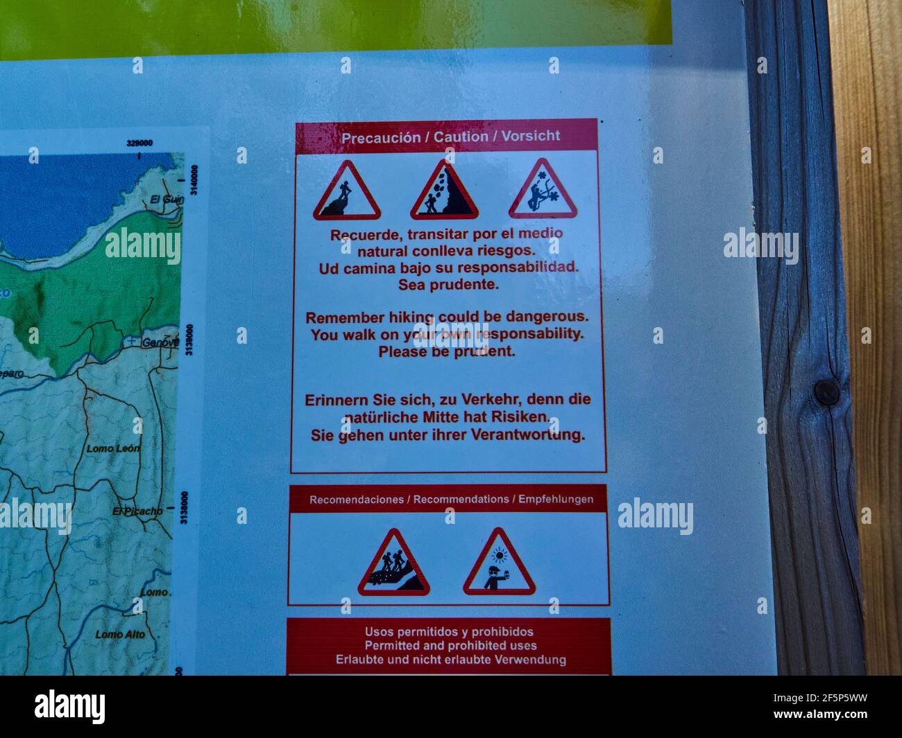 Panneau d'avertissement sur un sentier de randonnée sur Tenerife, îles Canaries, montrant des dangers Banque D'Images