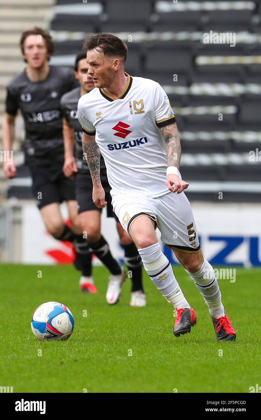 MILTON KEYNES, ROYAUME-UNI. 27 MARS : les dons de Milton Keynes Josh McEachran lors de la première moitié du match de la Ligue 1 de pari du ciel entre les Dons MK et les Rovers Doncaster au stade MK, Milton Keynes, le samedi 27 mars 2021. (Credit: John Cripps | MI News) Credit: MI News & Sport /Alay Live News Banque D'Images