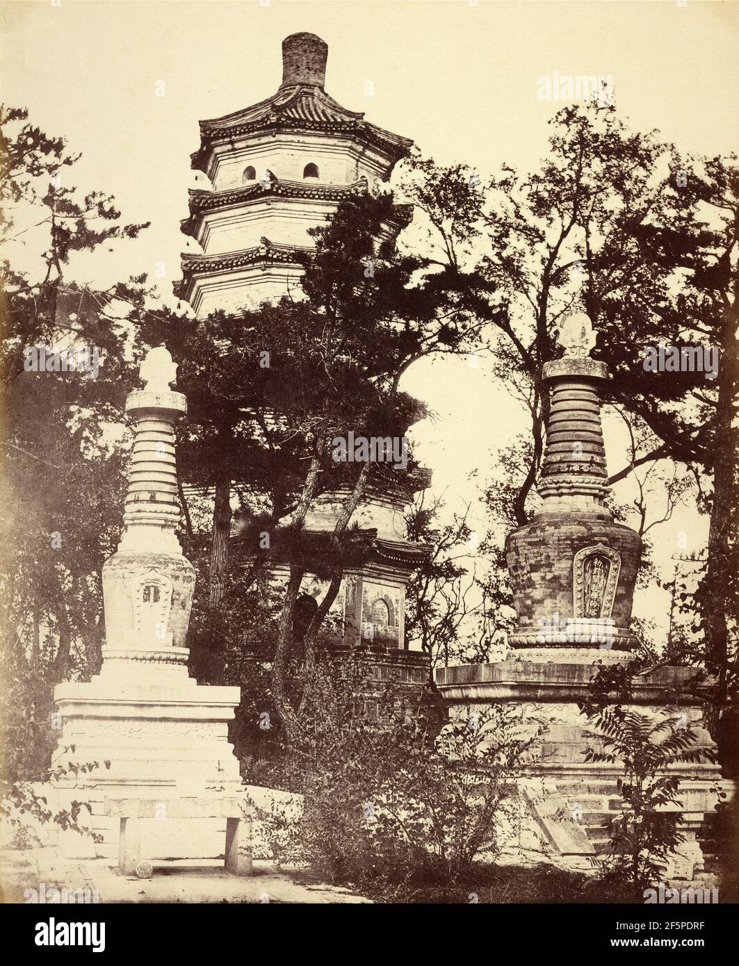 Pagode en haut de la colline, - Palais d'été, Yuen-Ming-Yuen, Pékin. Banque D'Images