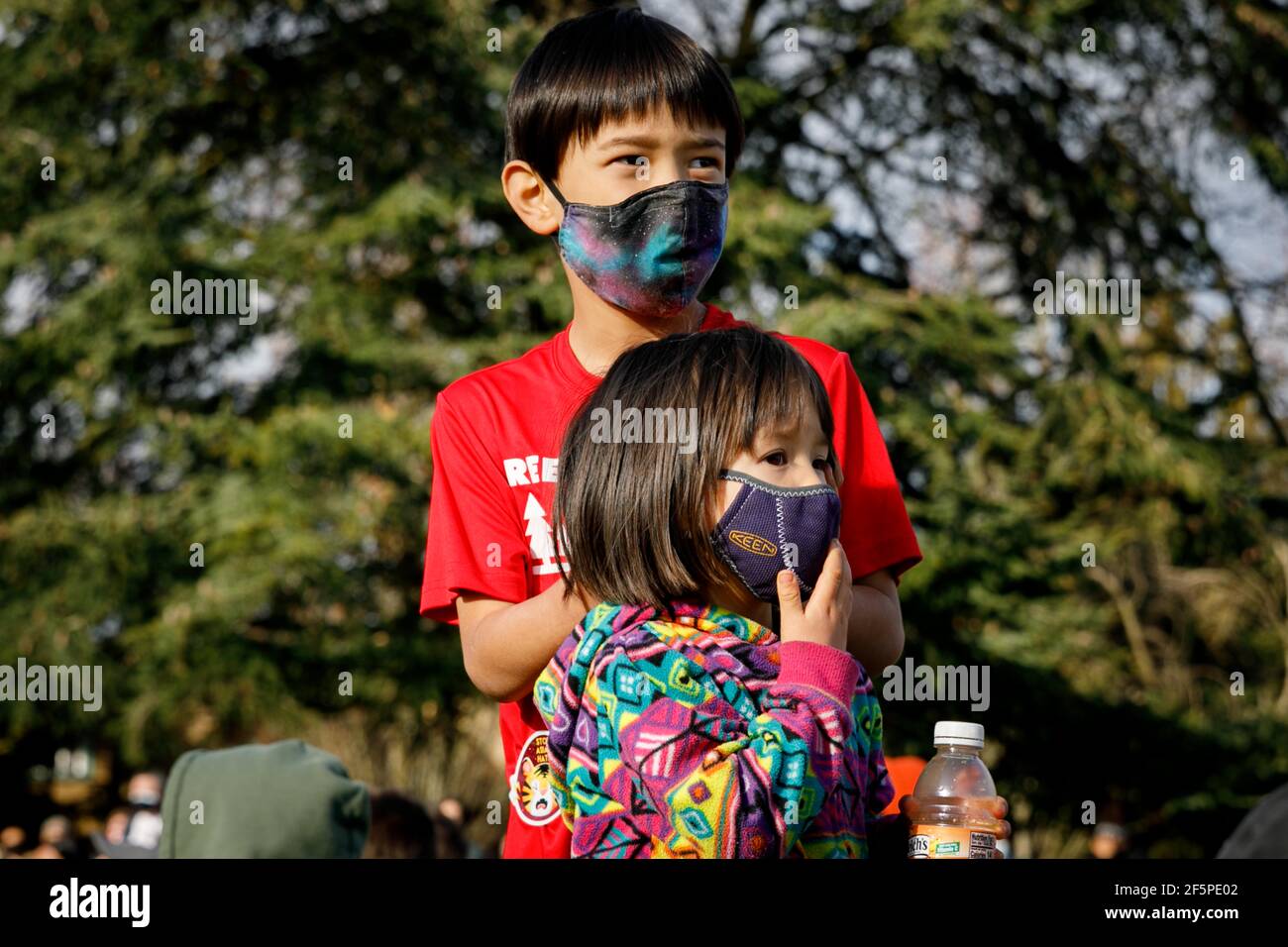 Portland, États-Unis. 26 mars 2021. Près d'un millier de personnes se sont rassemblées dans le sud-est de Portland, Oregon, le 26 mars 2021, pour se rallier contre la violence et la haine ethnique contre les Asiatiques, à la suite des massacres commis à Atlanta, en Géorgie, la semaine dernière. (Photo de John Rudoff/Sipa USA) crédit: SIPA USA/Alay Live News Banque D'Images