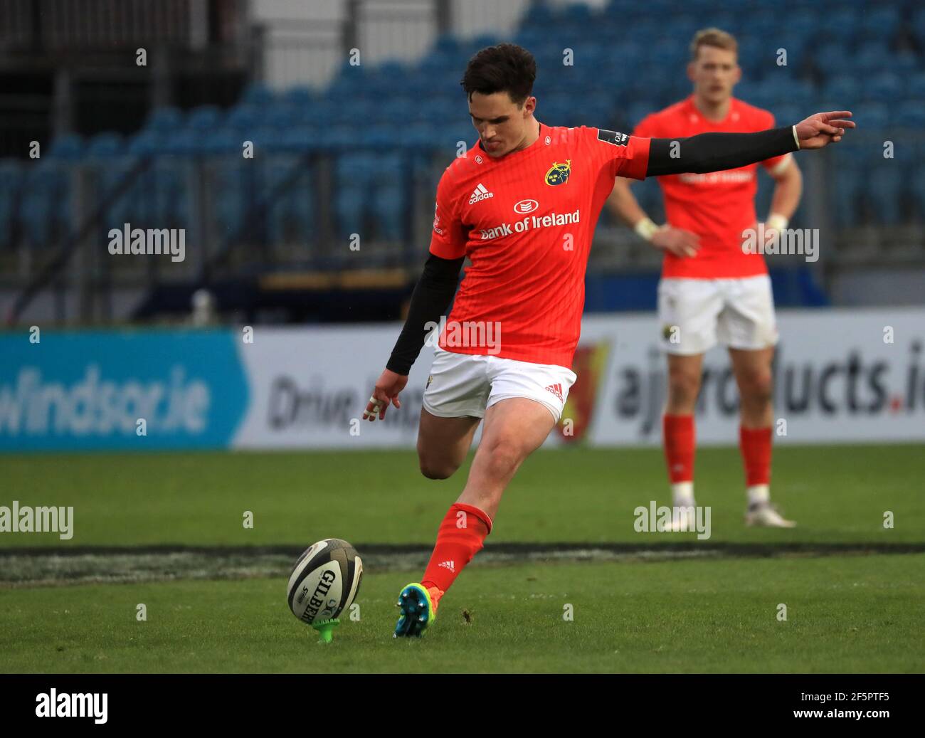 Joey Carbery de Munster fait une pénalité lors du match final Guinness PRO14 à la RDS Arena de Dublin, en Irlande. Date de la photo: Samedi 27 mars 2021. Banque D'Images