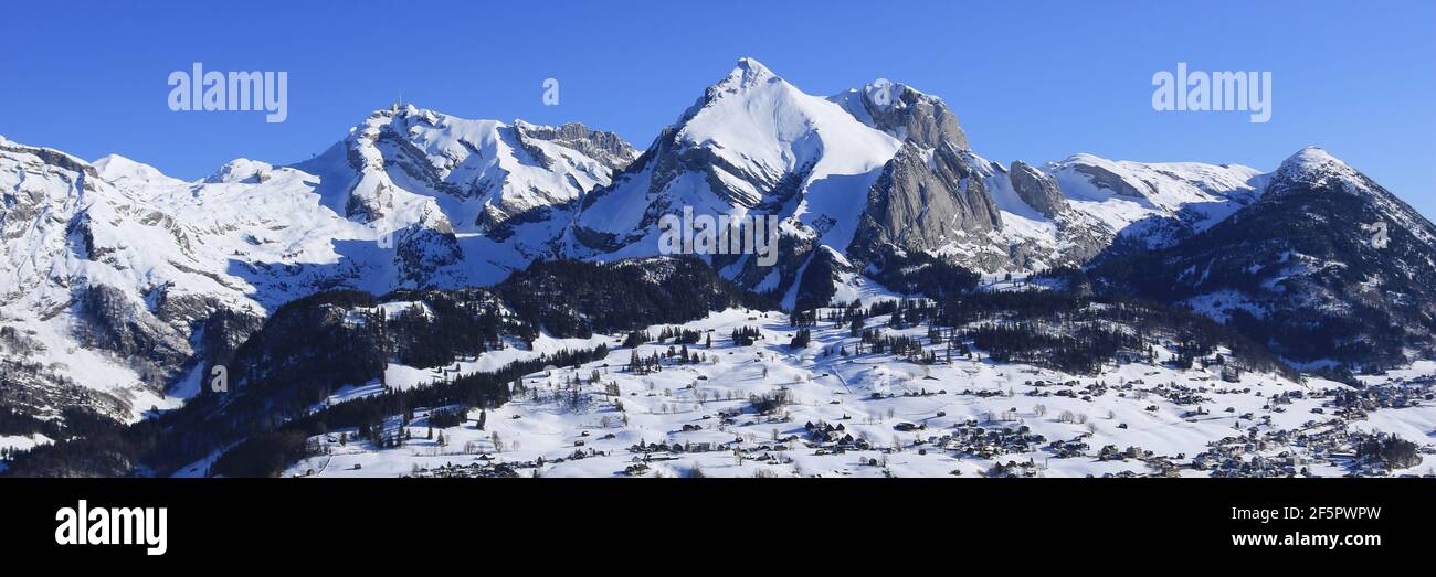 Mont Santis et d'autres montagnes de la chaîne Alpstein. Banque D'Images