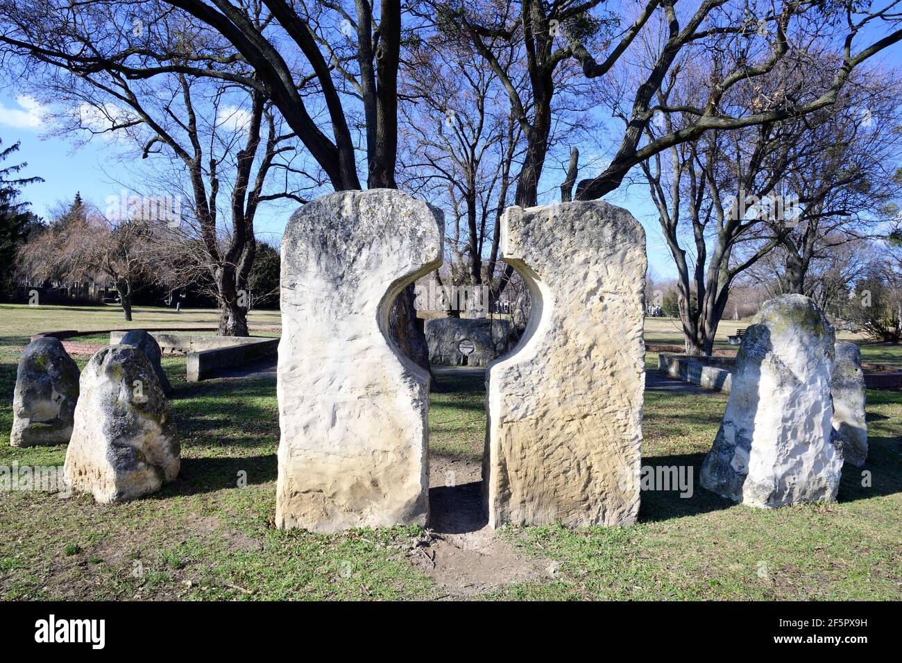 Vienne, Autriche. Le cimetière central de Vienne. Le cercle de pierre au cimetière central. Banque D'Images