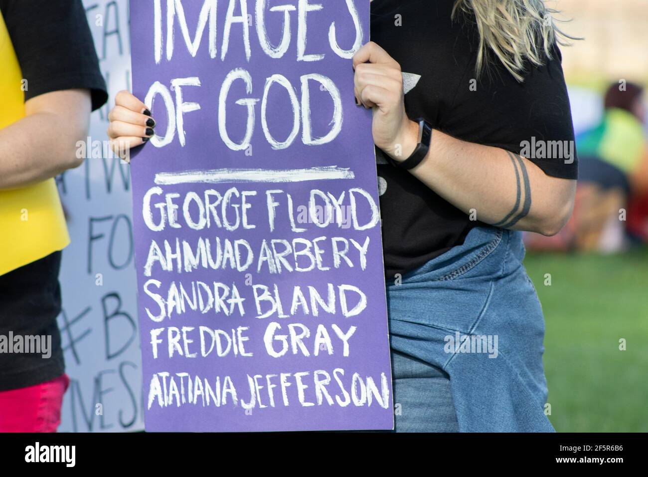 L'affiche spirituelle de Black Lives a de l'importance de protester avec les noms de Les gens qui sont morts Banque D'Images