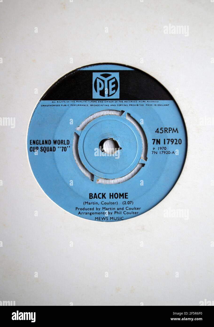 Version vinyle de sept pouces de la simple Back Home by Équipe de football de la coupe du monde d'Angleterre 1970 Banque D'Images