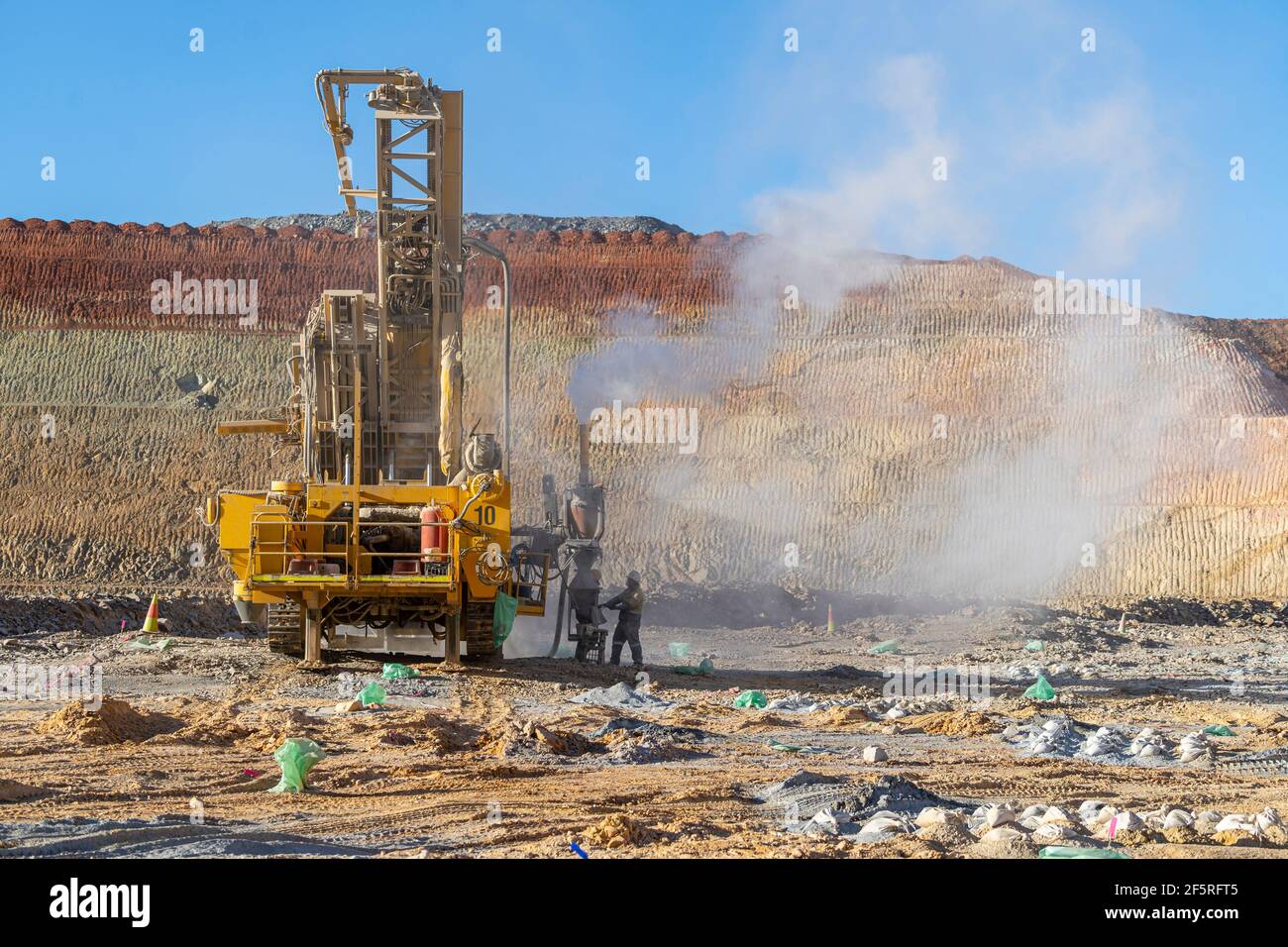 Forage de rig dans une mine d'or à ciel ouvert, Australie occidentale. Banque D'Images