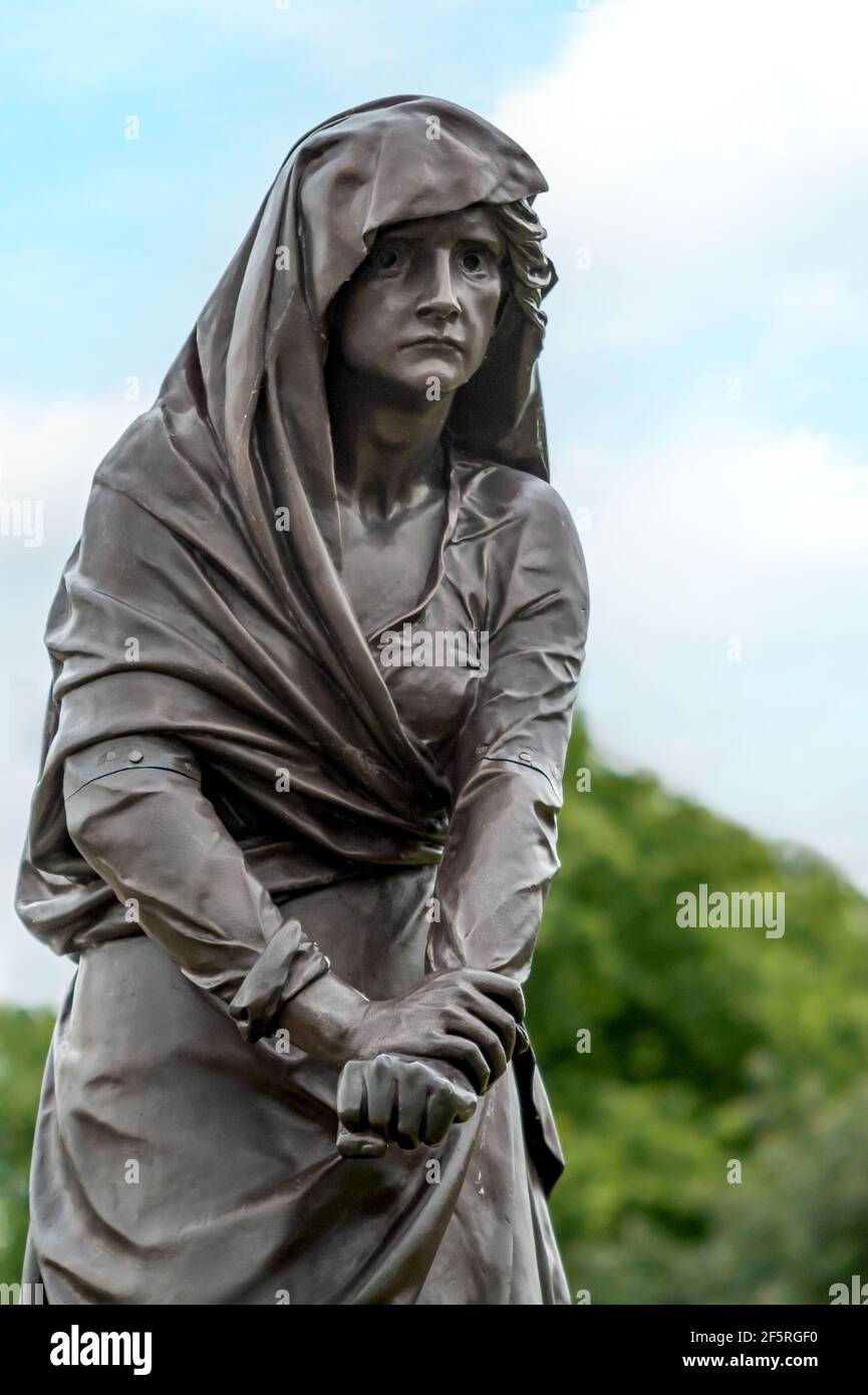 Gros plan de la statue de Lady Macbeth au mémorial Sir Ronald Gower à Stratford-upon-Avon, Angleterre, Royaume-Uni Banque D'Images