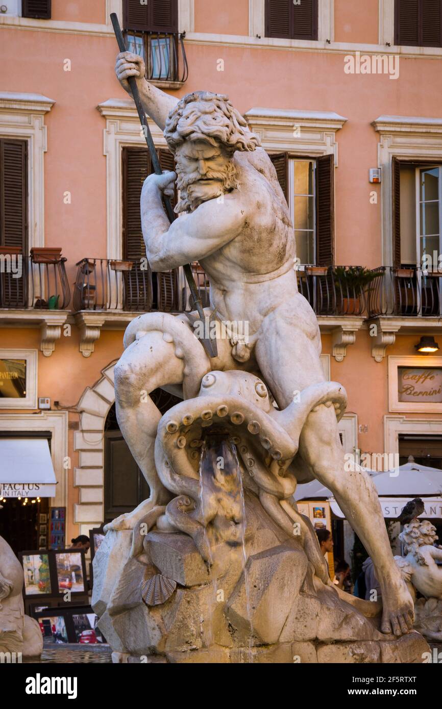 La Fontana del Nettuno (Fontaine de Neptune) est une fontaine de Rome, en Italie. Il a été achevé en 1878 par Antonio della Bitta et Gregorio Zappalà. Banque D'Images