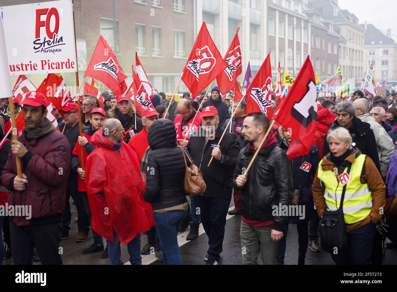 AMIENS, FRANCE - 9 JANVIER 2020 : protestation nationale contre les plans français de réforme des retraites. Réformes soutenues par le gouvernement du président français Macron Banque D'Images