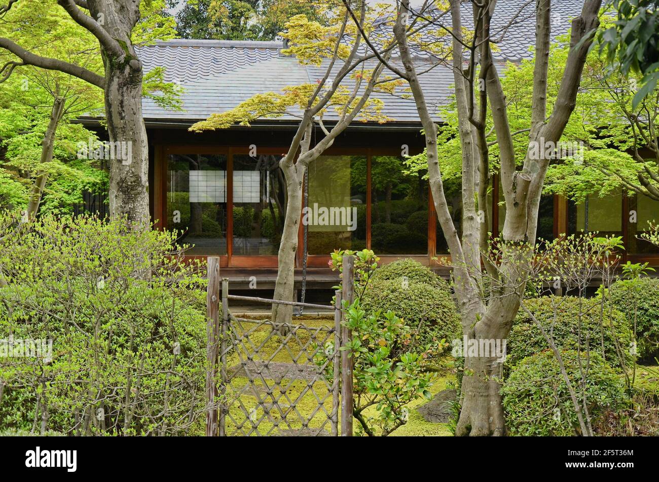Maison japonaise traditionnelle à Ohori Park Garden. Fukuoka, Japon. 04-07-2015 Banque D'Images