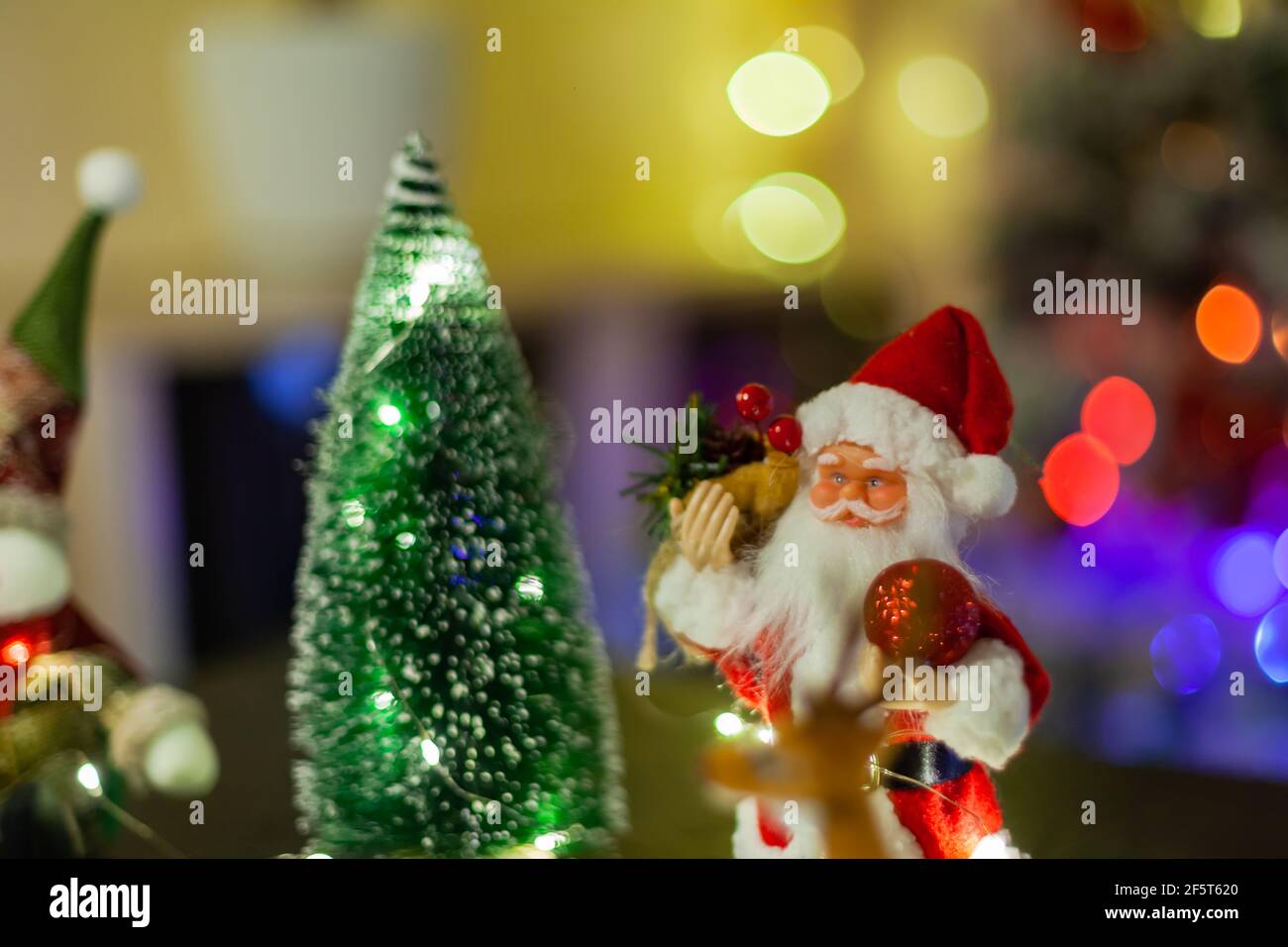 Père Noël et arbre de Noël, carte de vœux Banque D'Images