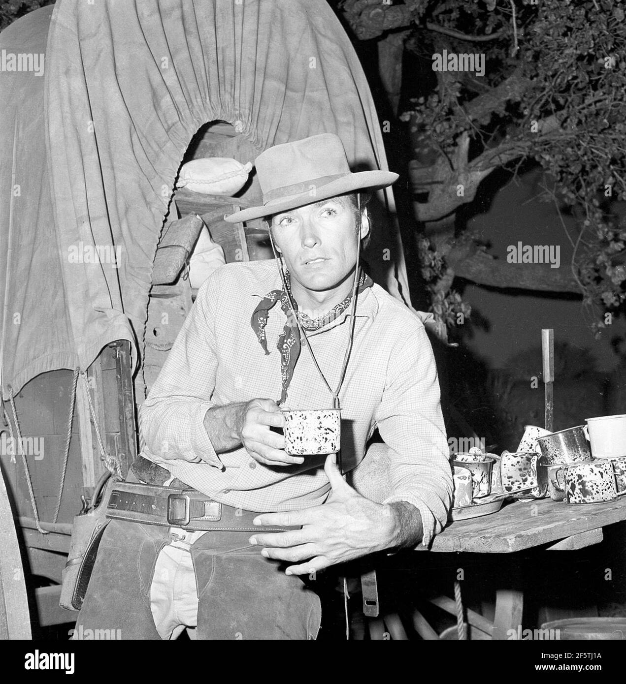 CLINT EASTWOOD À RAWHIDE (1959). Crédit: M.G.M TELEVISION/CBS TELEVISION/Album Banque D'Images