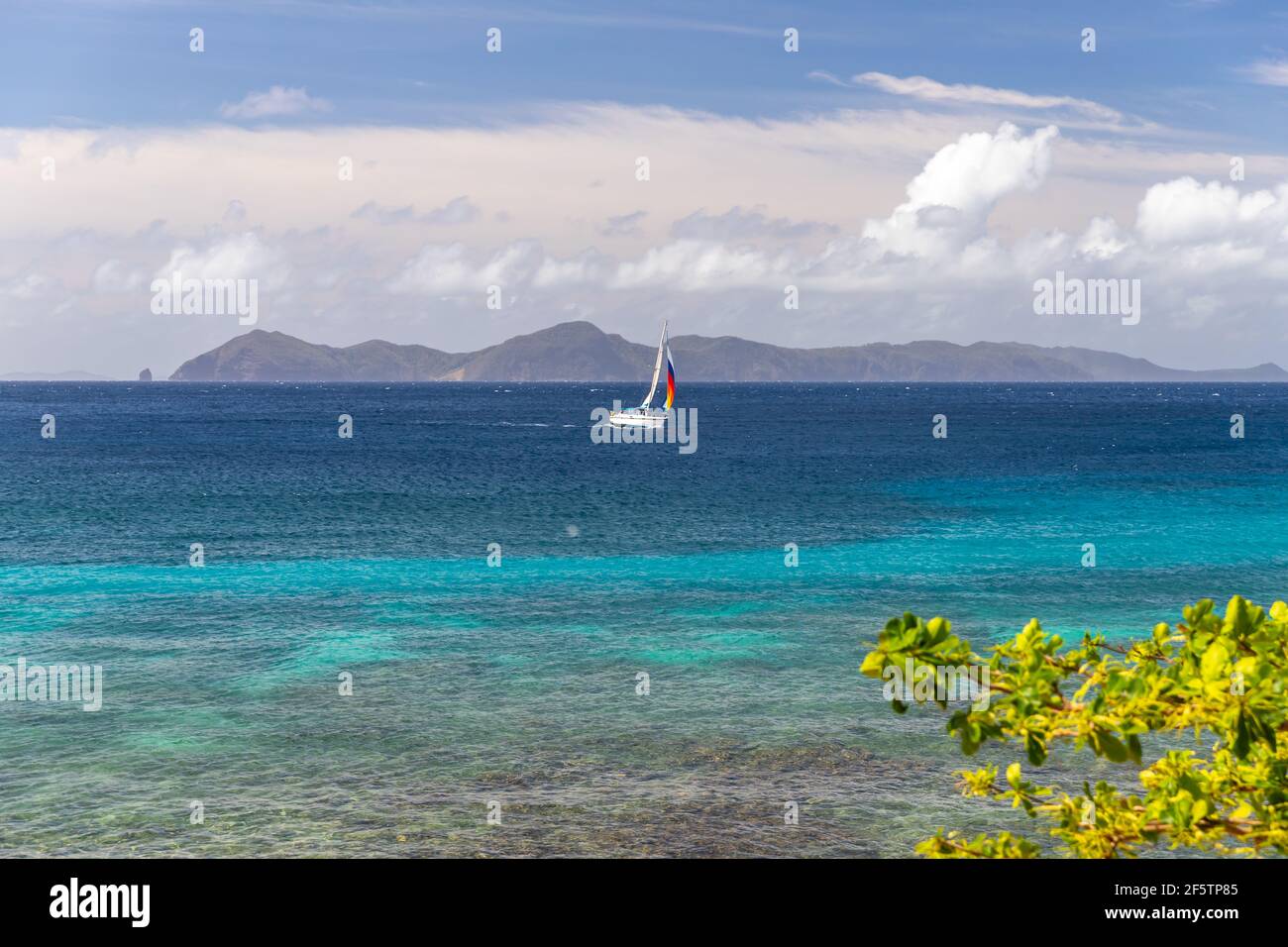 Voilier en mer à Saint Vincent et les Grenadines Banque D'Images