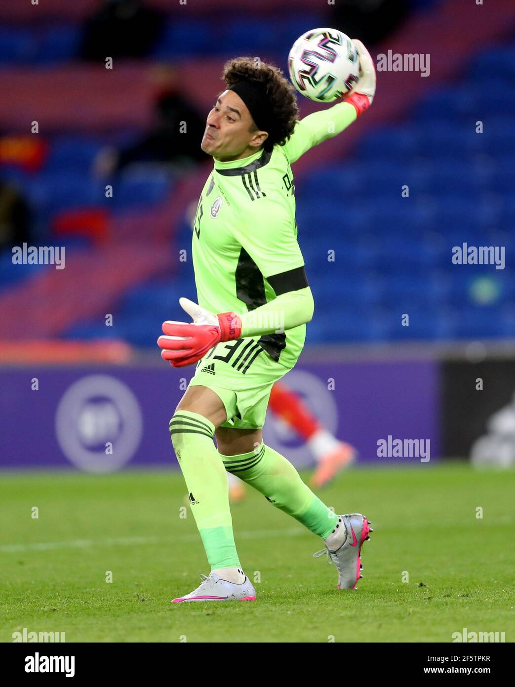 Guillermo Ochoa, gardien de but du Mexique, lors de l'accueil international au stade de Cardiff. Date de la photo: Samedi 27 mars 2021. Banque D'Images