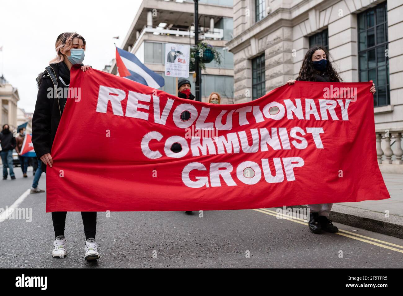 Londres, Royaume-Uni - 12 décembre 2020 : manifestation à Trafalgar Square demandant la fin du blocus punitif et illégal de Cuba par les États-Unis. Banque D'Images