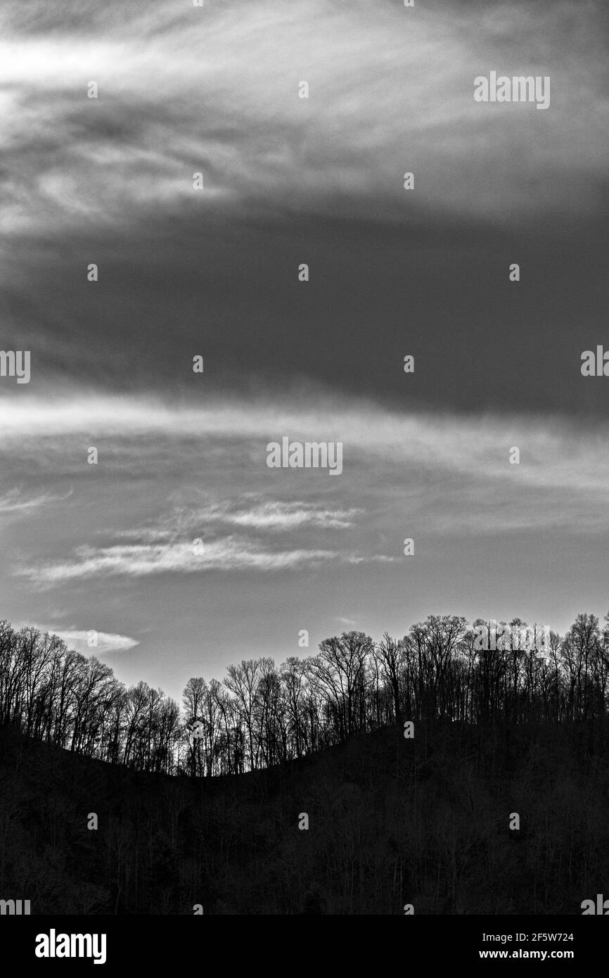 Située dans certains des plus hauts terrains de Caroline du Nord, la route panoramique Interstate 26 dans le comté de Madison offre des vues panoramiques sur les Appalaches. Banque D'Images