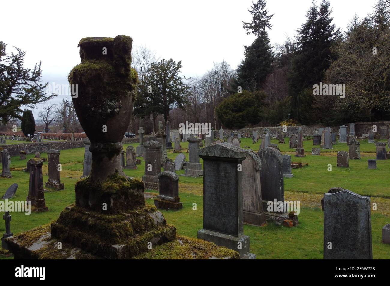 Logie Kirk est une église isolée mais opérationnelle de Stirling Dans le centre de l'Ecosse.l'église originale se trouve à environ 500 mètres encore a son propre cimetière Banque D'Images