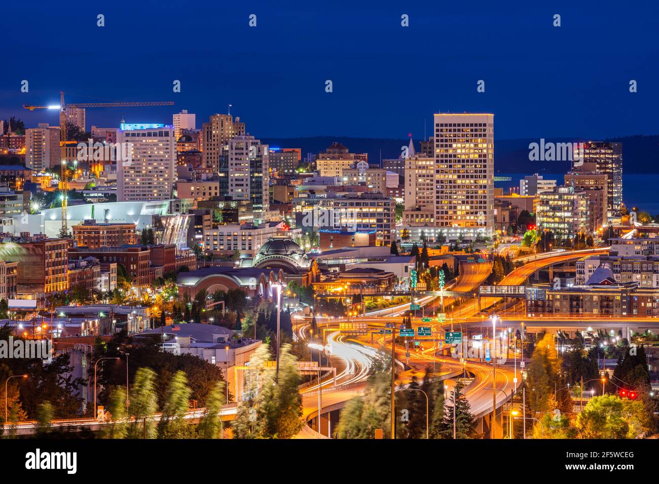 Tacoma, Washington, USA skyline at night. Banque D'Images