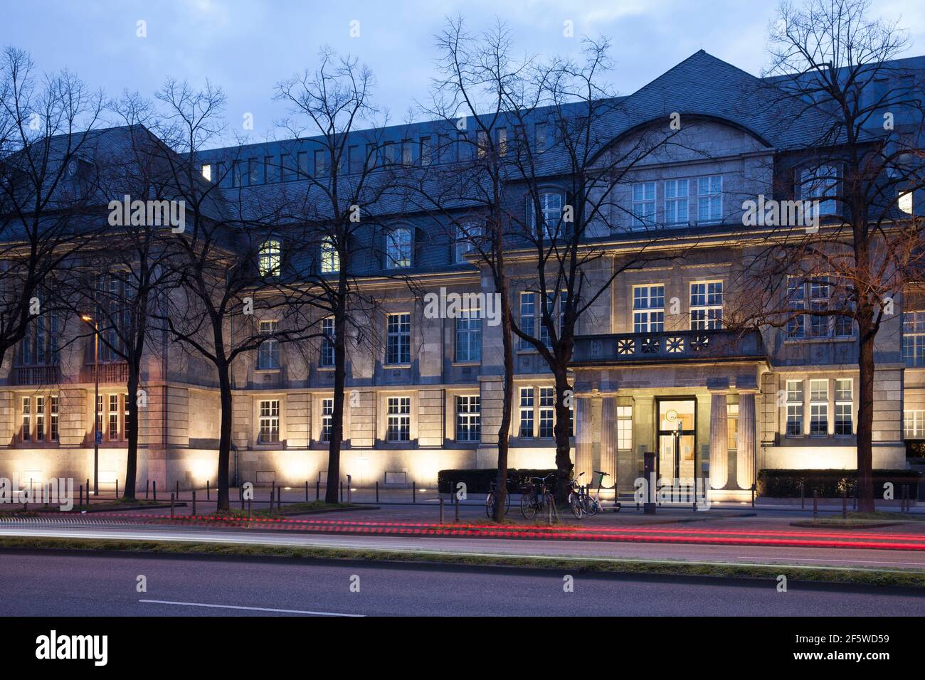 immeuble de bureaux Rheinpalais dans la rue Konrad-Adenauer-Ufer, Cologne, Allemagne. das Buerogebaeude Rheinpalais am Konrad-Adenauer-Ufer, Koeln, Deuts Banque D'Images