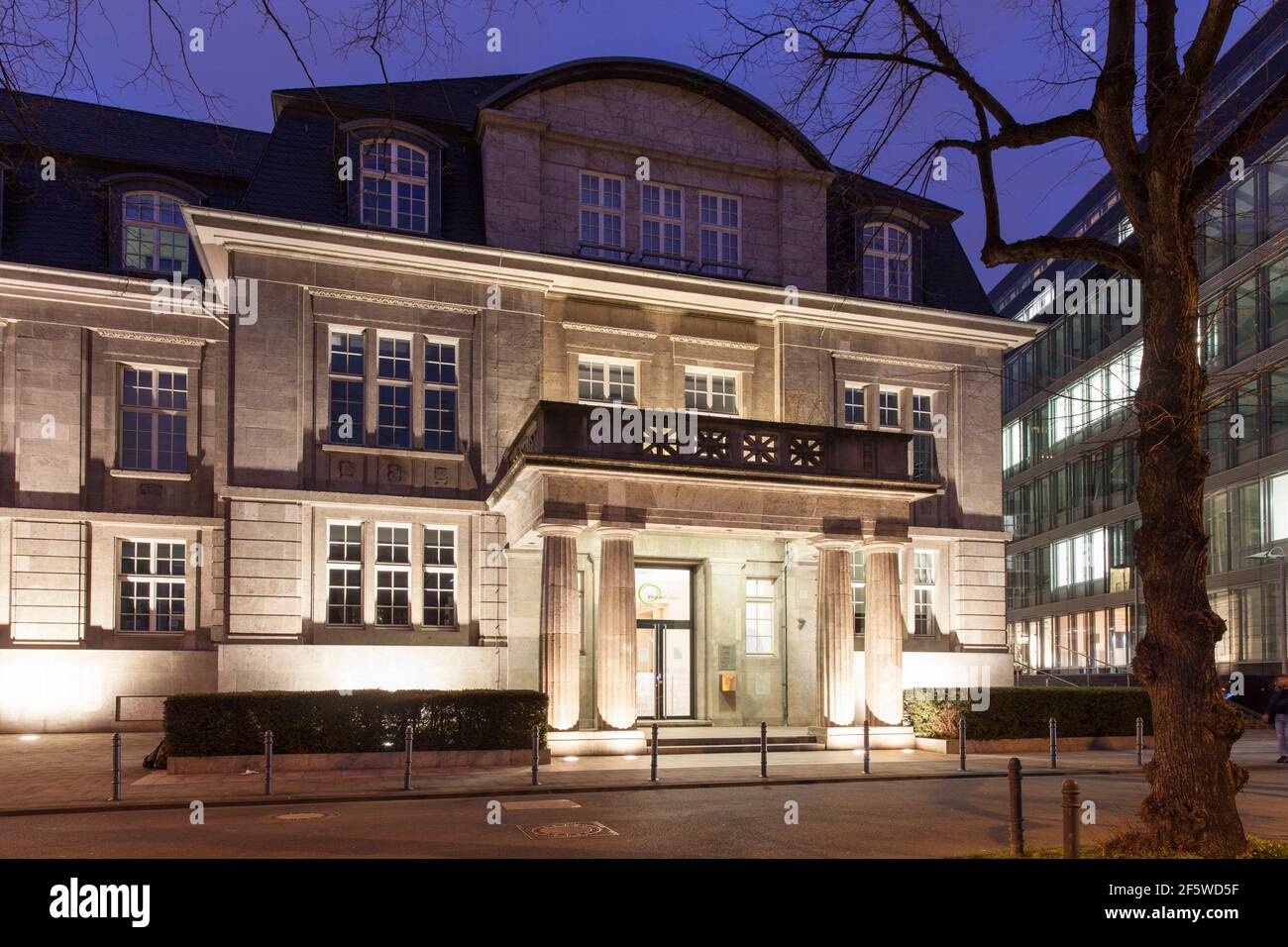 immeuble de bureaux Rheinpalais dans la rue Konrad-Adenauer-Ufer, Cologne, Allemagne. das Buerogebaeude Rheinpalais am Konrad-Adenauer-Ufer, Koeln, Deuts Banque D'Images