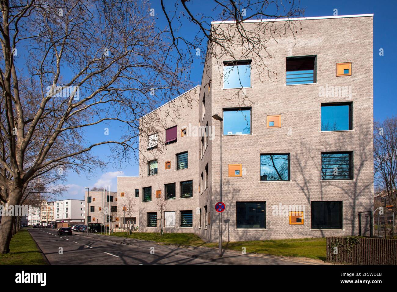 Bâtiment de l'ecole campus Bildungslandschaft Altstadt Nord (BAN) près de l'Klingelpuetz park, architecte Gernot Schulz, Cologne, Allemagne Gebaeude d Banque D'Images