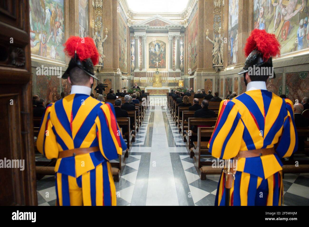 Rome, Italie. 27 mars 2021. 27 mars 2021 : le Cardinal Pietro Parolin a célébré la messe pour l'inauguration de l'année judiciaire du Tribunal de la Cité du Vatican crédit d'Etat : Agence de photo indépendante/Alamy Live News Banque D'Images