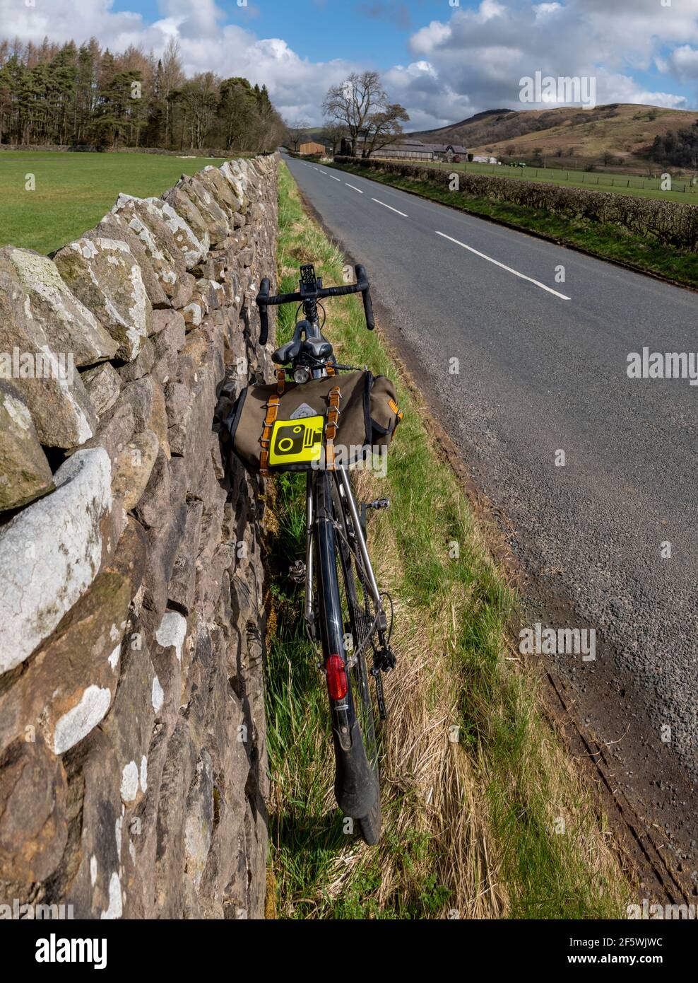 Vélo portant une icône d'appareil photo Passpixi pour avertir les conducteurs de l'utilisation de l'appareil photo. Banque D'Images