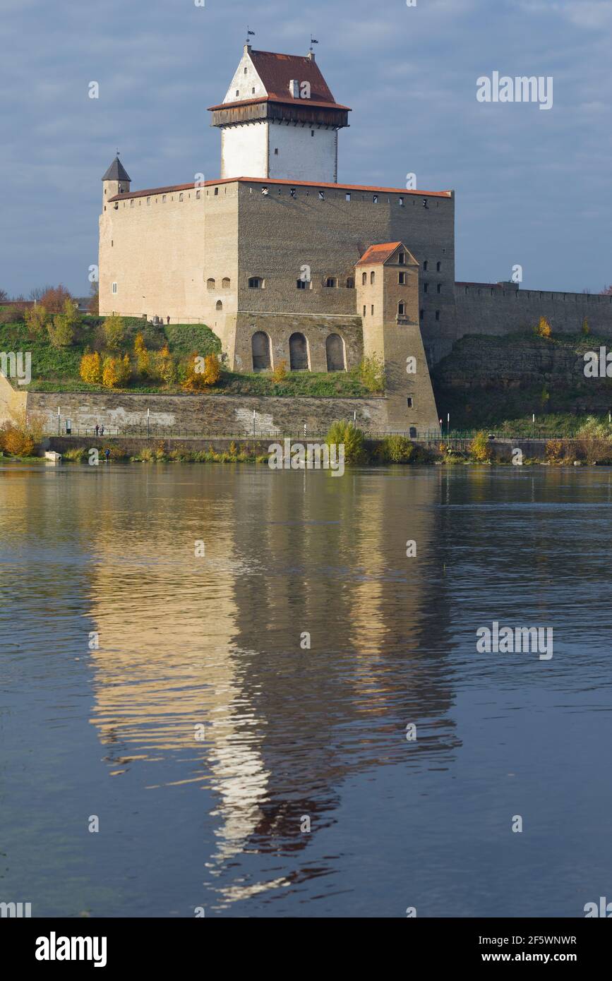 Château d'Hermann le jour d'octobre. Narva, Estonie Banque D'Images
