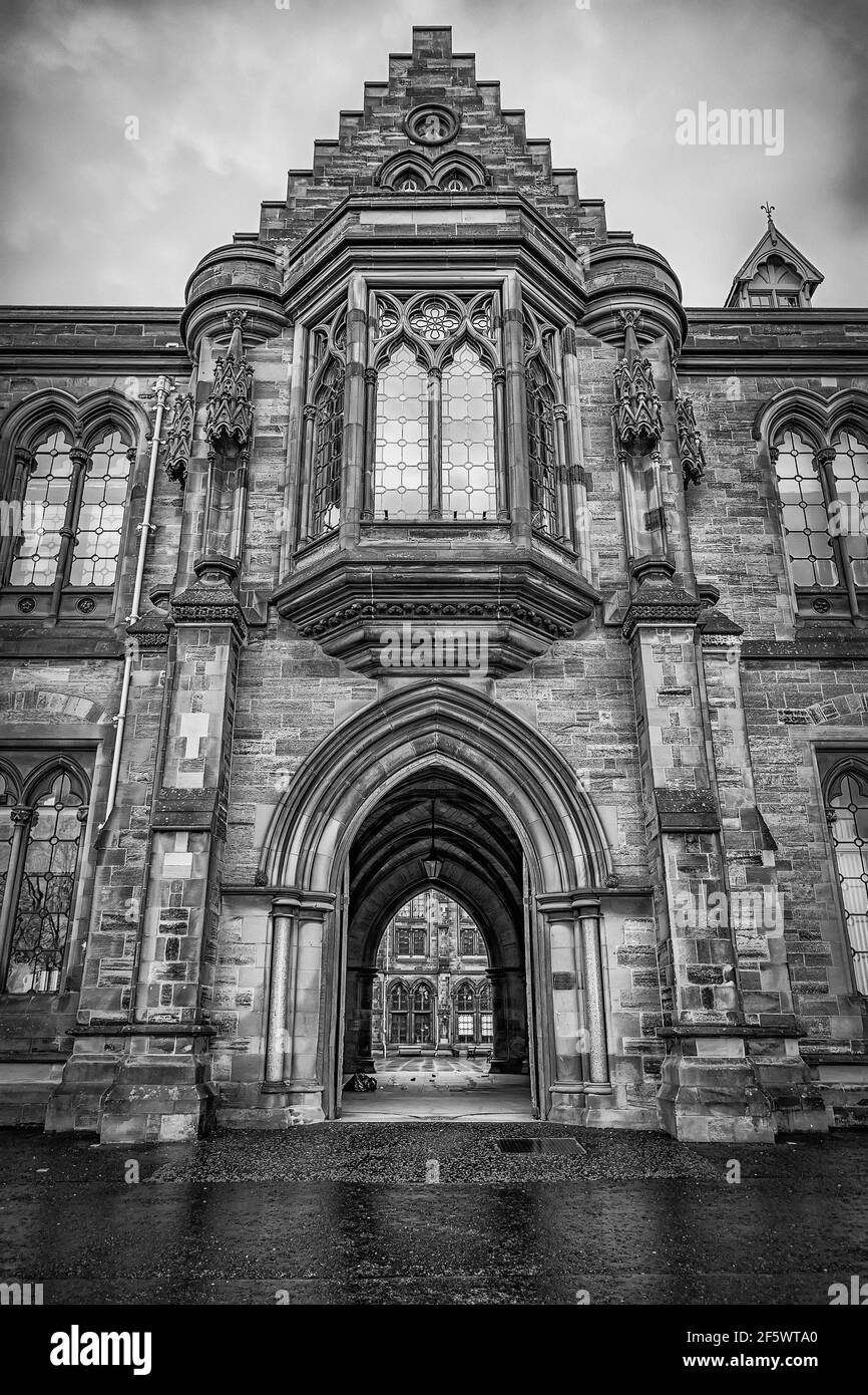 GLASGOW, ÉCOSSE - 03 AVRIL 2016 : les cloîtres de l'université ont été utilisés comme lieu de tournage pour le populaire spectacle télévisé Outlander. Banque D'Images