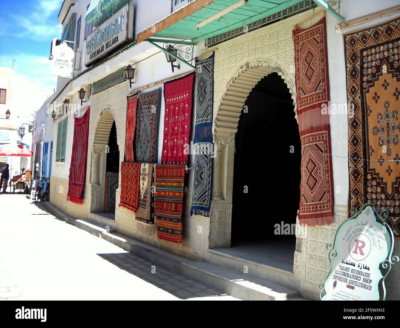Al-Qayrawan est aujourd'hui la ville tunisienne qui, à l'époque du caliphal islamique, était la capitale du gouvernorat de Ifrīqiya. Kairouan est une ville sainte Banque D'Images