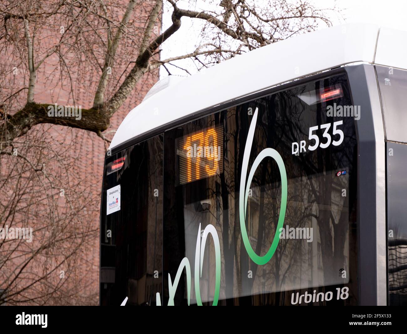 Transport public urbain marque Solaris bus Urbino 18 dr535 modèle 179 numéro de ligne affichage gros plan, détail. Cracovie, Pologne. Transports en commun dans la ville Banque D'Images