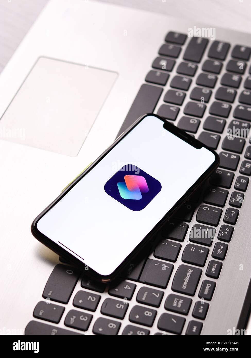 Assam, inde - 30 mars 2021 : logo raccourcis sur l'image de stock de l'écran du téléphone. Banque D'Images