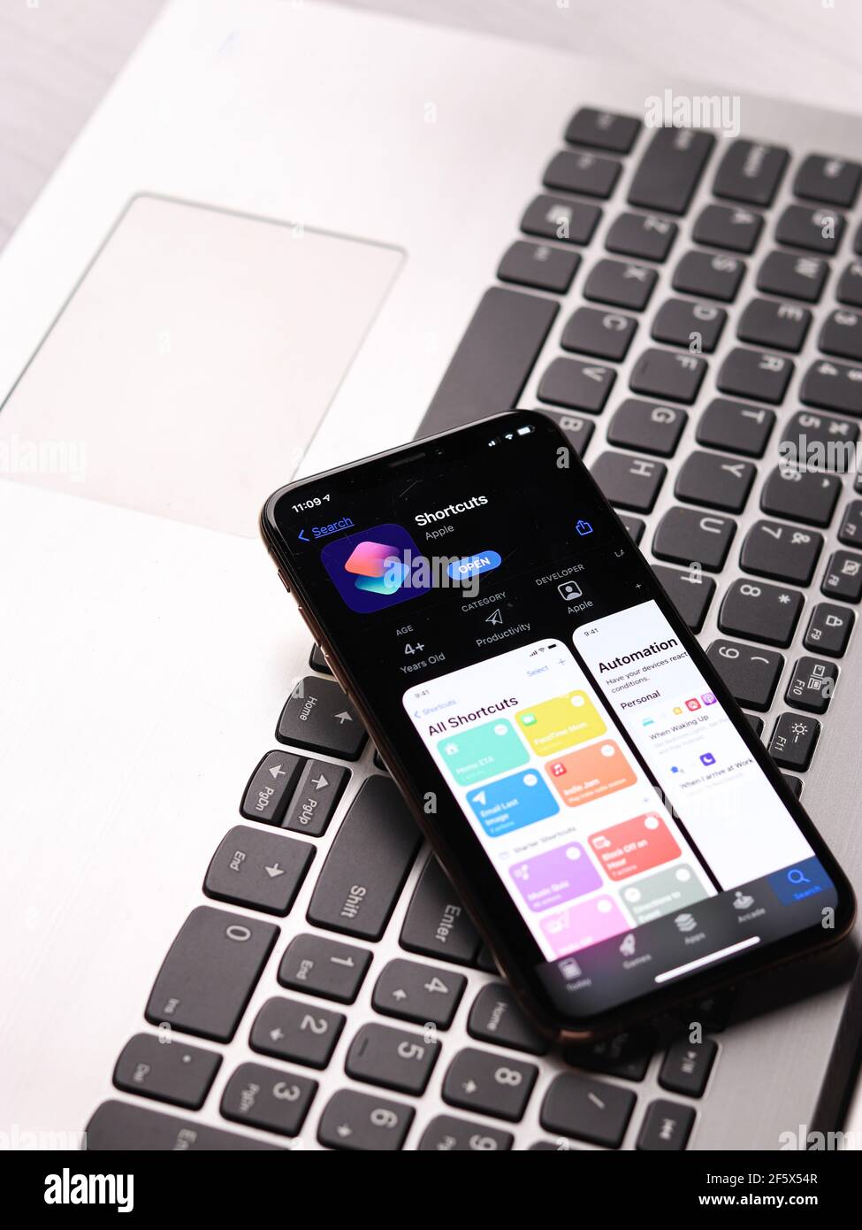 Assam, inde - 30 mars 2021 : logo raccourcis sur l'image de stock de l'écran du téléphone. Banque D'Images