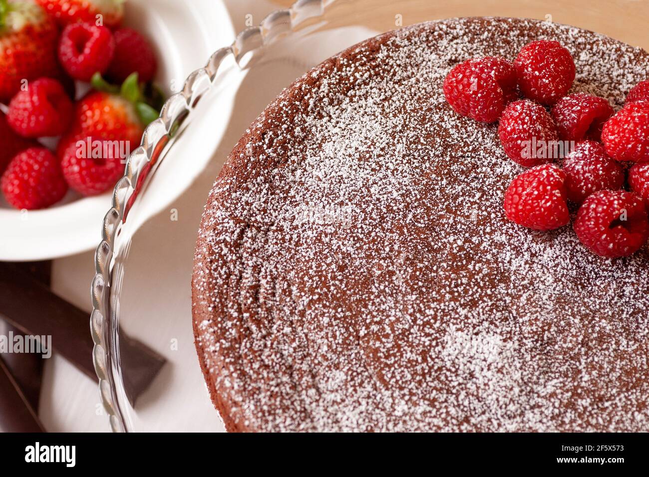 Chocolate Dessert Served With Strawberries Banque D Image Et Photos Alamy