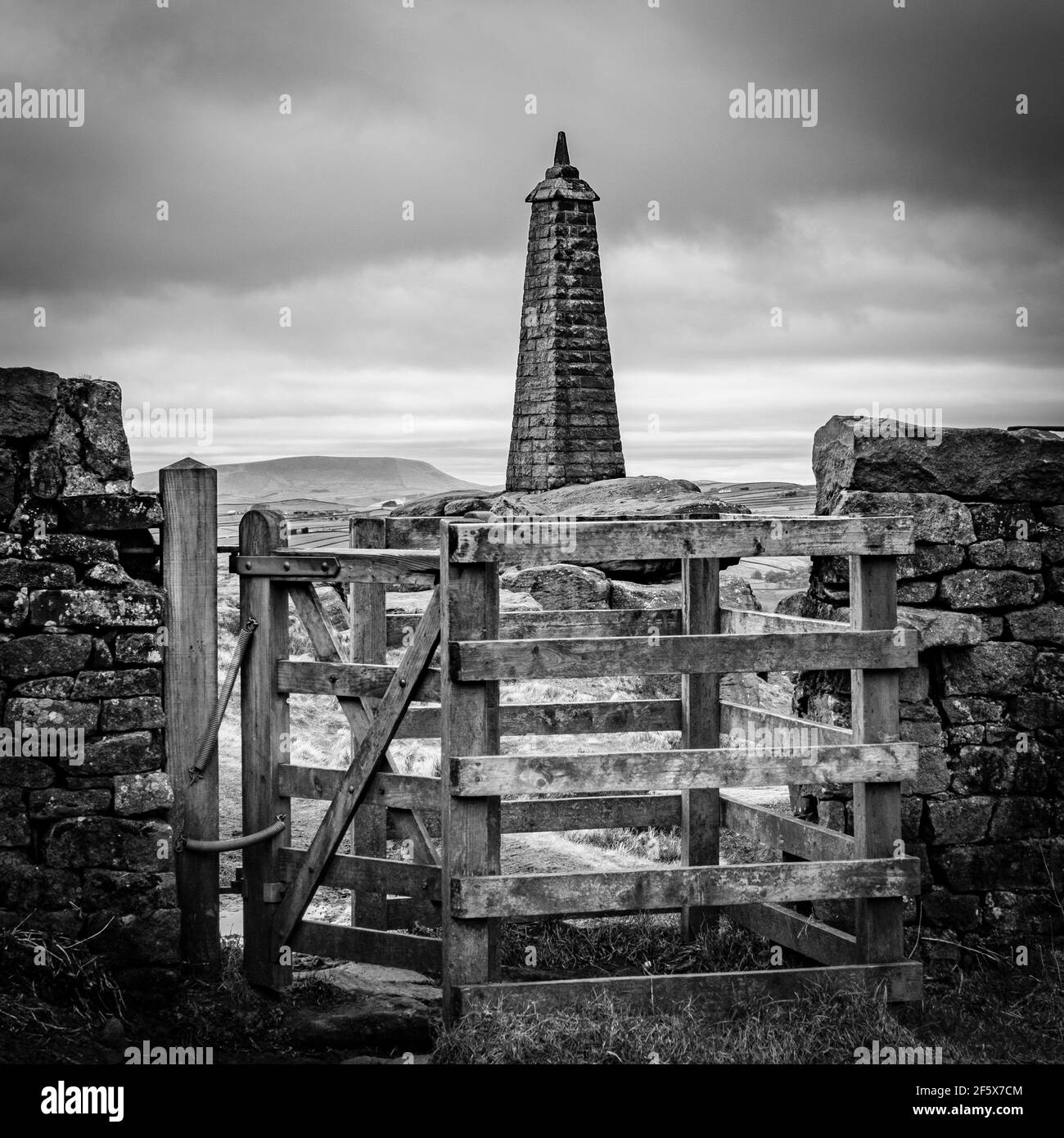 Wainmans Pinnacle, Earl Crag, North Yorkshire England Banque D'Images