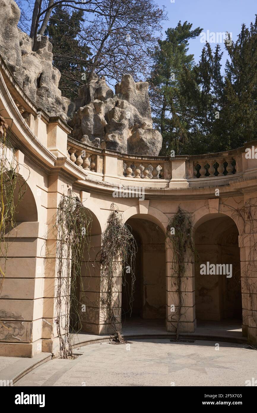 Une grotte artificielle Banque de photographies et d’images à haute