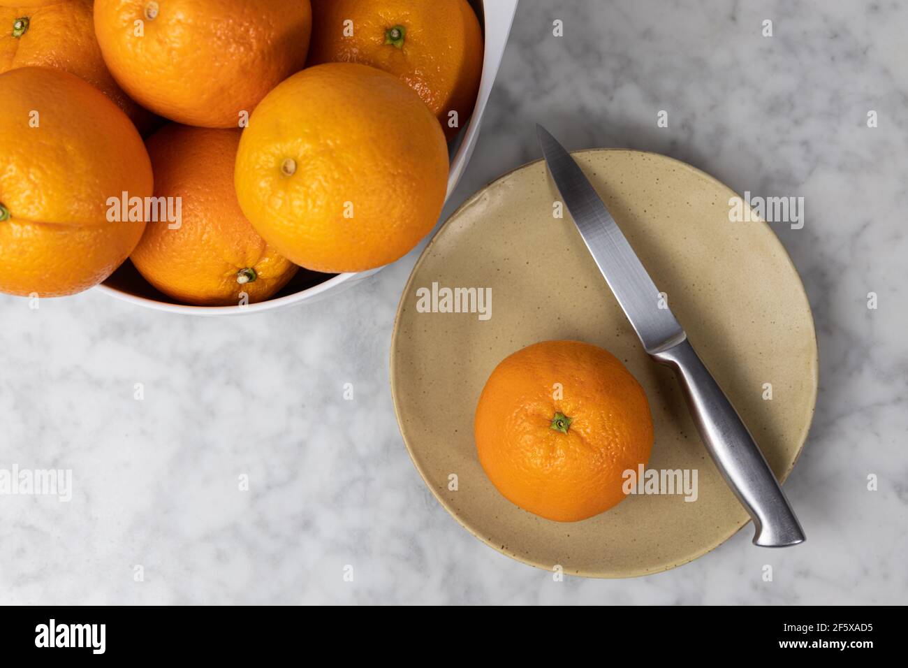 Orange mûr prêt à être mangé. Concept d'alimentation saine Banque D'Images