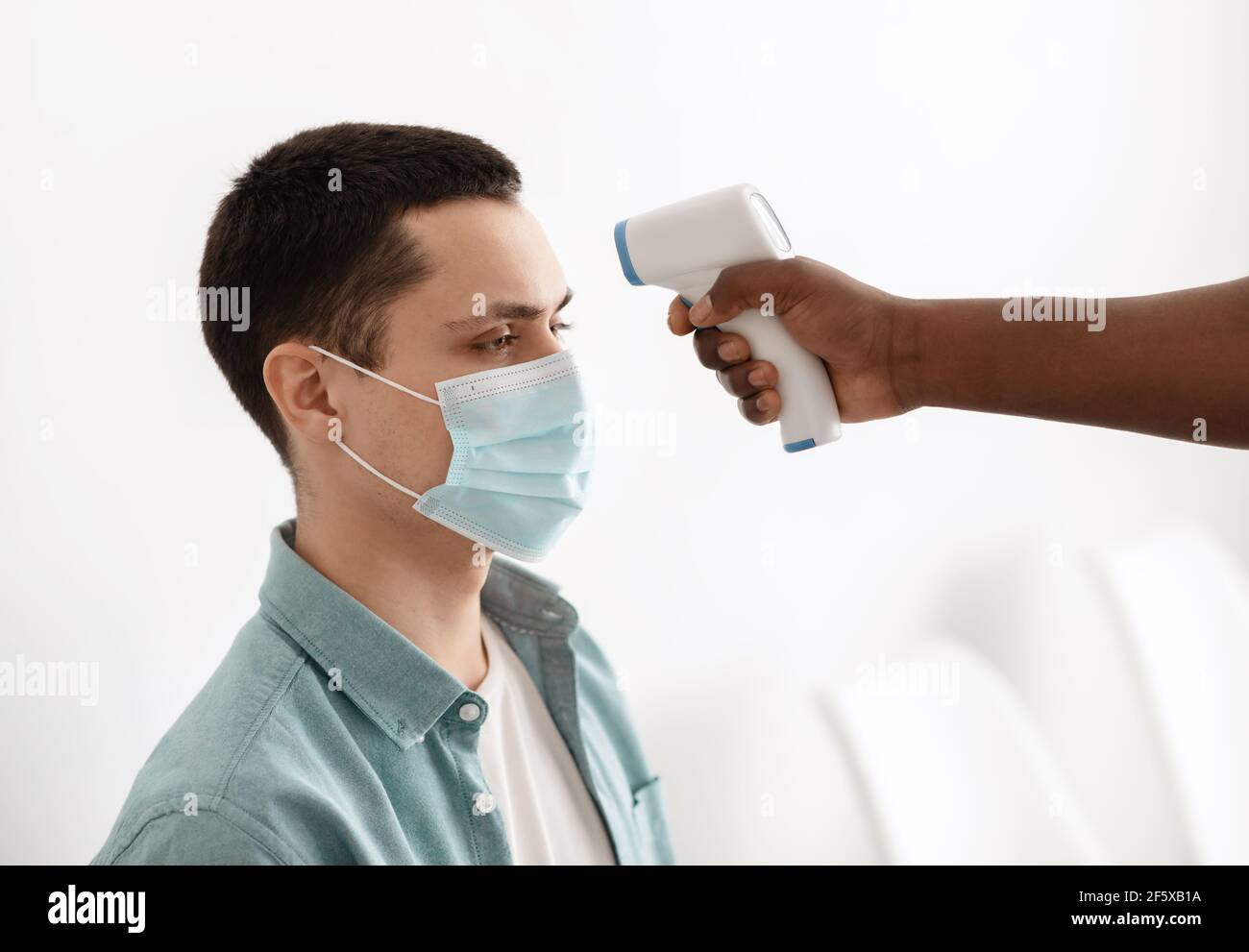 Protection de la santé, procédure de vaccination et préparation à la vaccination en clinique Banque D'Images Protection de la santé, procédure de vaccination et préparation à la vaccination en clinique Banque D'Images