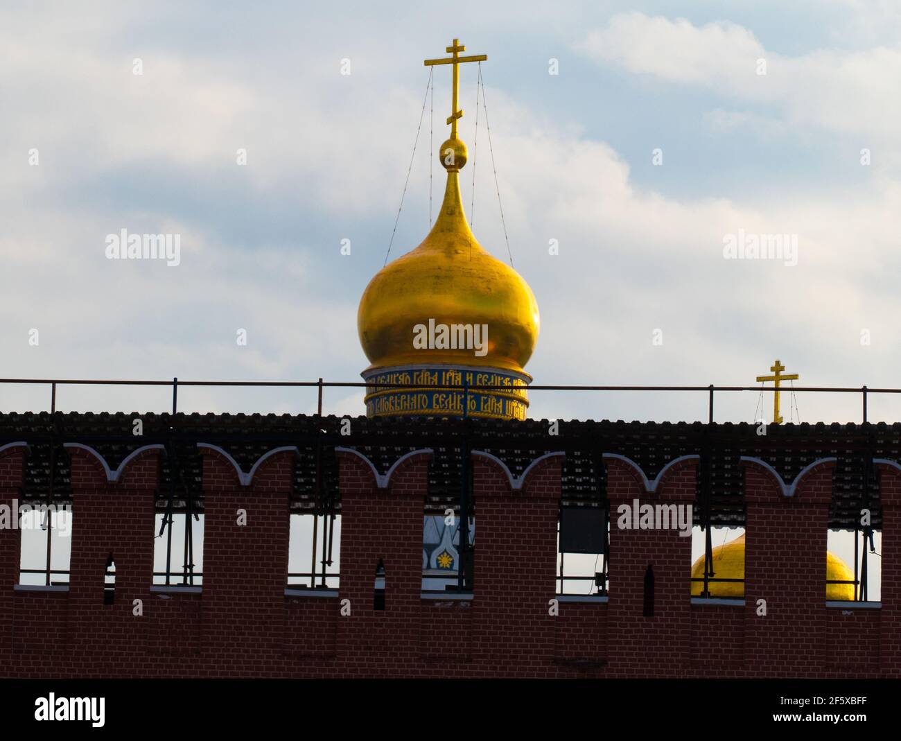 Dôme de l'église et mur du Kremlin 2021 Banque D'Images