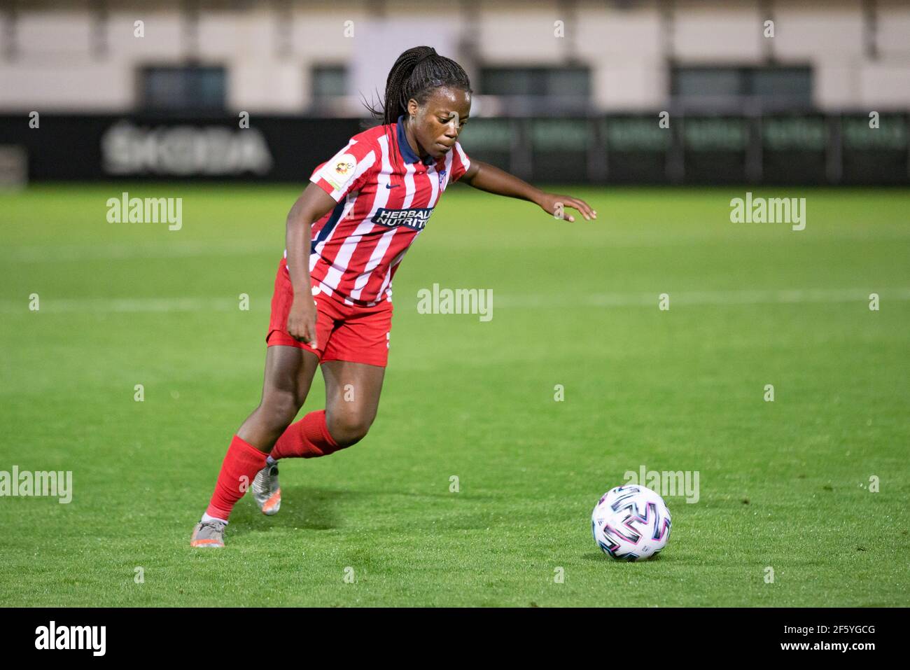 Valence, Espagne. 28 mars 2021. Aissatou Tounkara de l'Atletico de Madrid vu en action pendant la Ligue espagnole, la Ligue Primera Division Femenina, match de foot entre Valencia CF et Atletico de Madrid au stade Antonio Puchades.(score final; Valencia CF 0:0 Atletico de Madrid) Credit: SOPA Images Limited/Alay Live News Banque D'Images