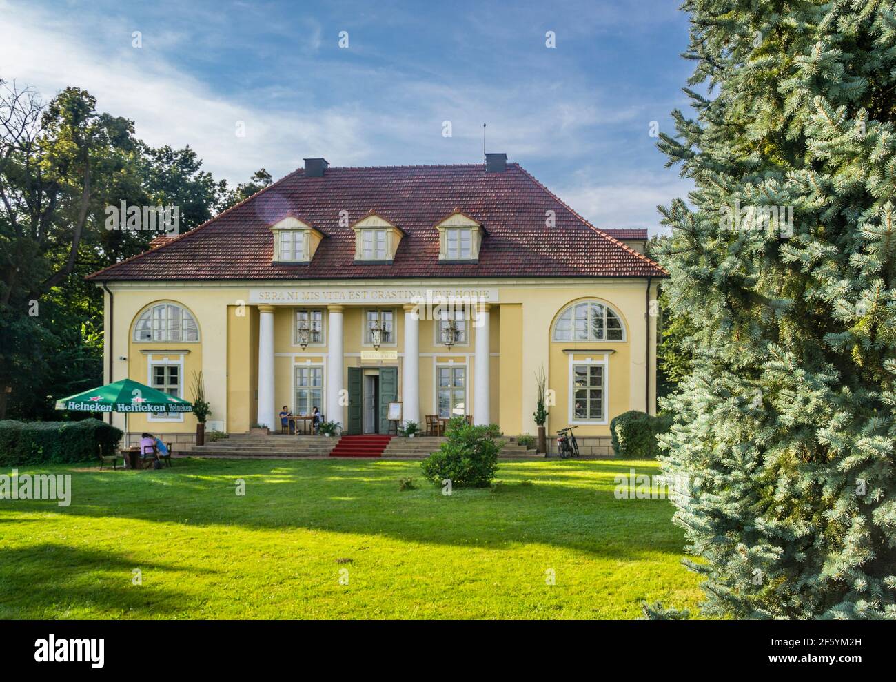 Le Princely Pheasantry, palais de plaisir néoclassique de la fin du XVIIIe siècle à Poręba, comté de Pszczyna, Silésie, sud de la Pologne Banque D'Images