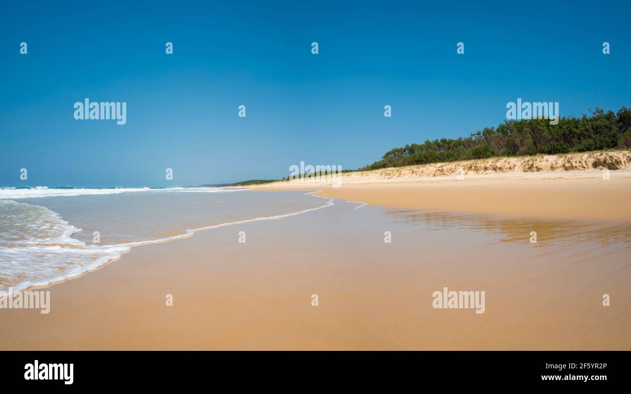 Vue sur main Beach, North Stradbroke Island, Queensland, Australie Banque D'Images