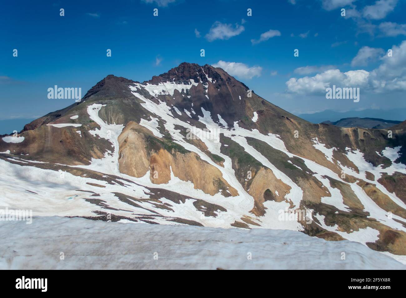 Le sommet nord de la montagne Aragats en Arménie Banque D'Images