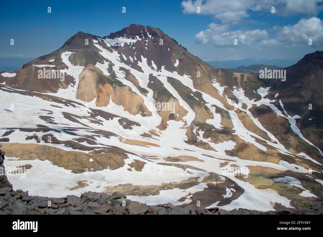 Caisse et sommet nord du mont Aragats en Arménie Banque D'Images