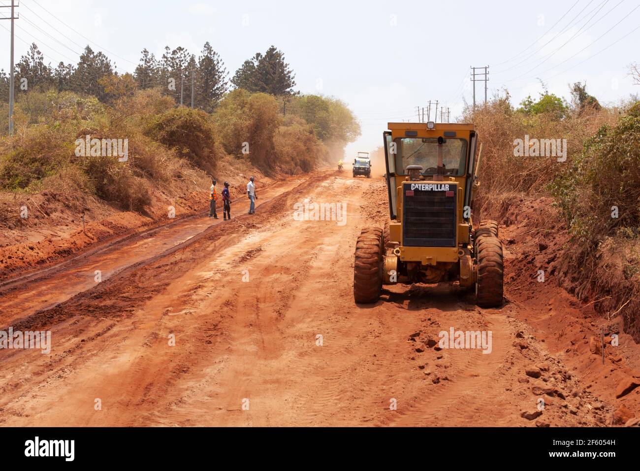 PRÈS DE MALINDI, KENYA, AFRIQUE - Construction de routes en Afrique Banque D'Images