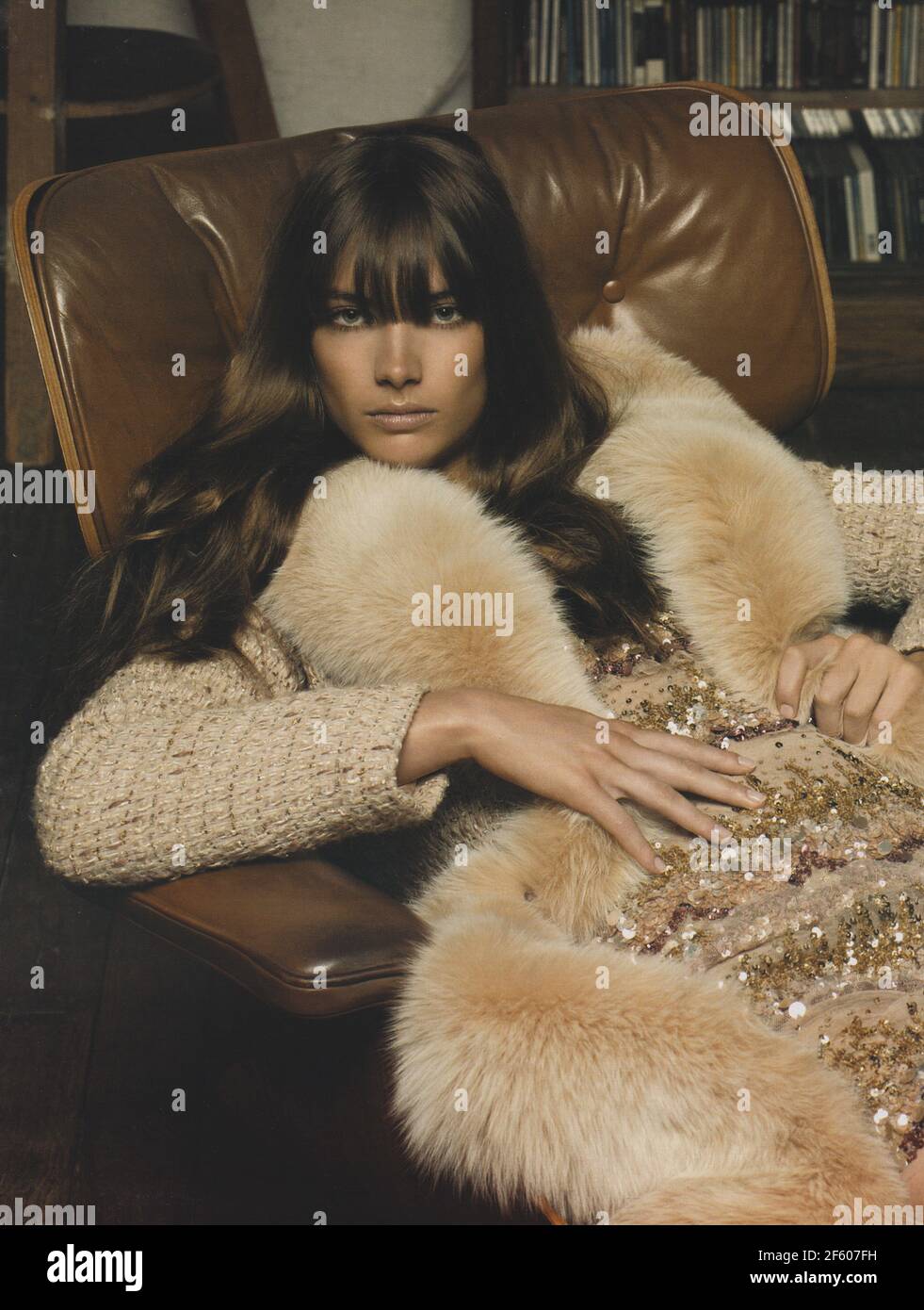 Affiche publicitaire BLUMARINE maison de mode dans le magazine papier de 2004 ans, publicité, publicité créative Blumarine 2000 Banque D'Images